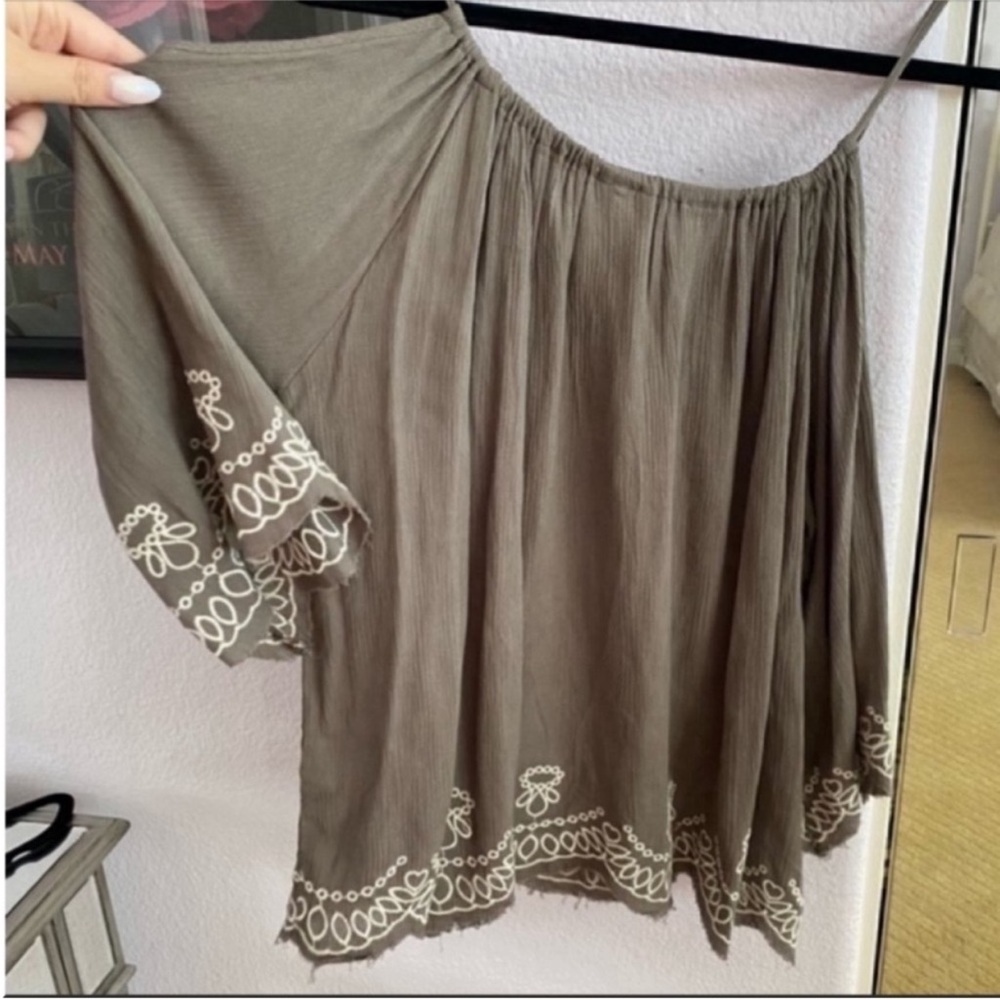 Brand New Women’s Brown Sadie and Sage Cold Shoulder Boho Top Size Small - Picture 2 of 5